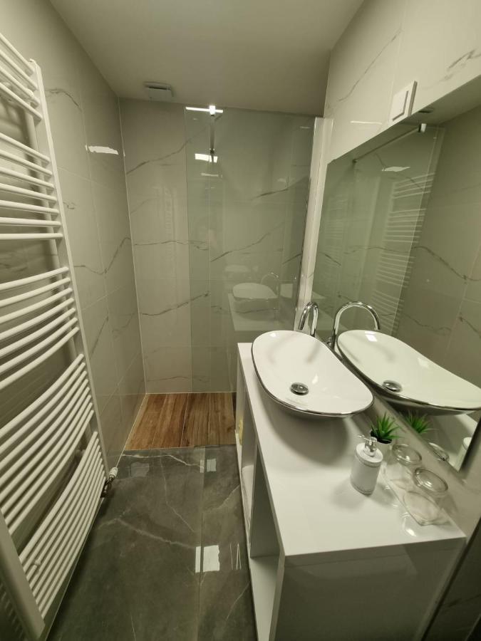 Apartman Simic Lägenhet Osijek Exteriör bild