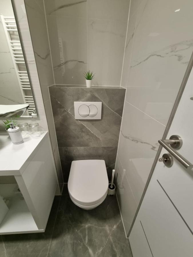 Apartman Simic Lägenhet Osijek Exteriör bild