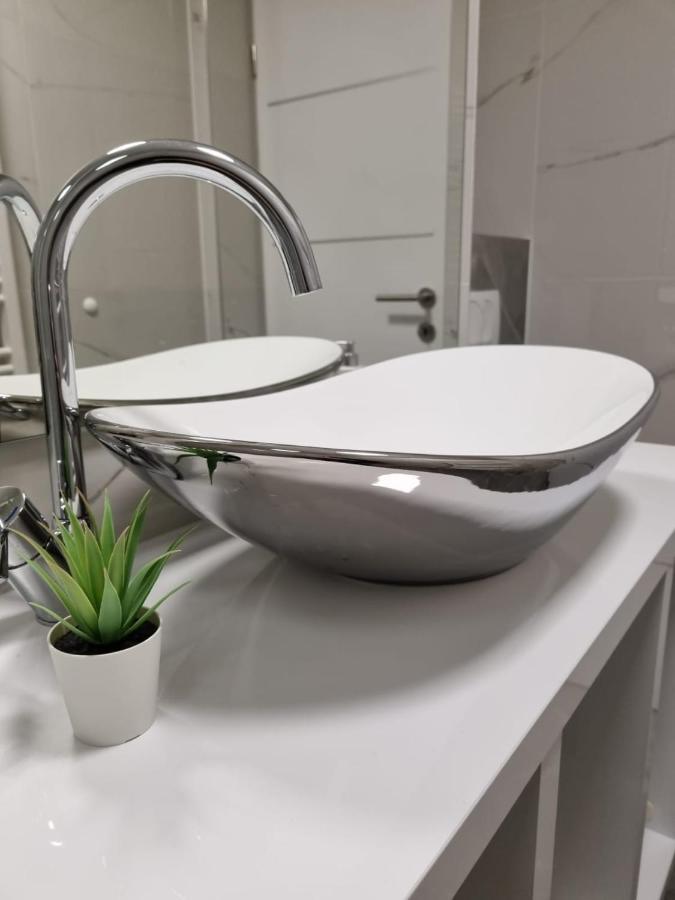 Apartman Simic Lägenhet Osijek Exteriör bild