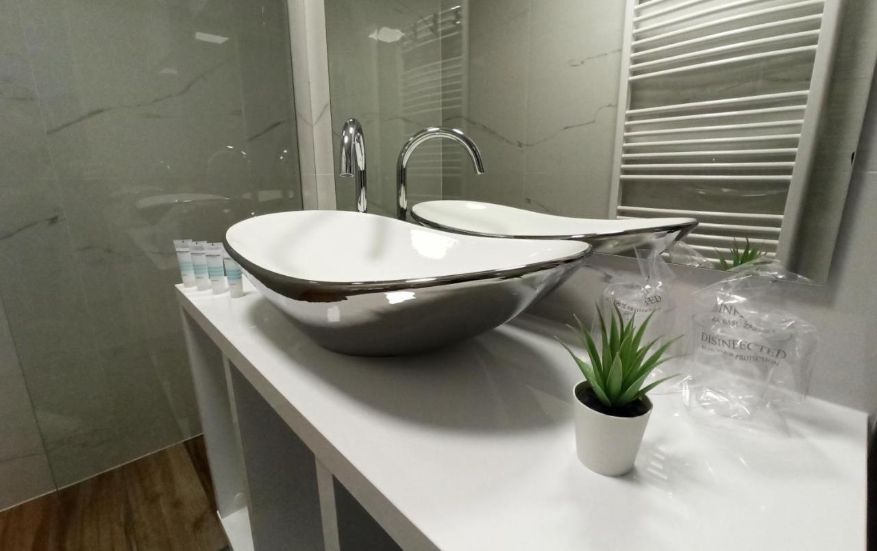 Apartman Simic Lägenhet Osijek Exteriör bild