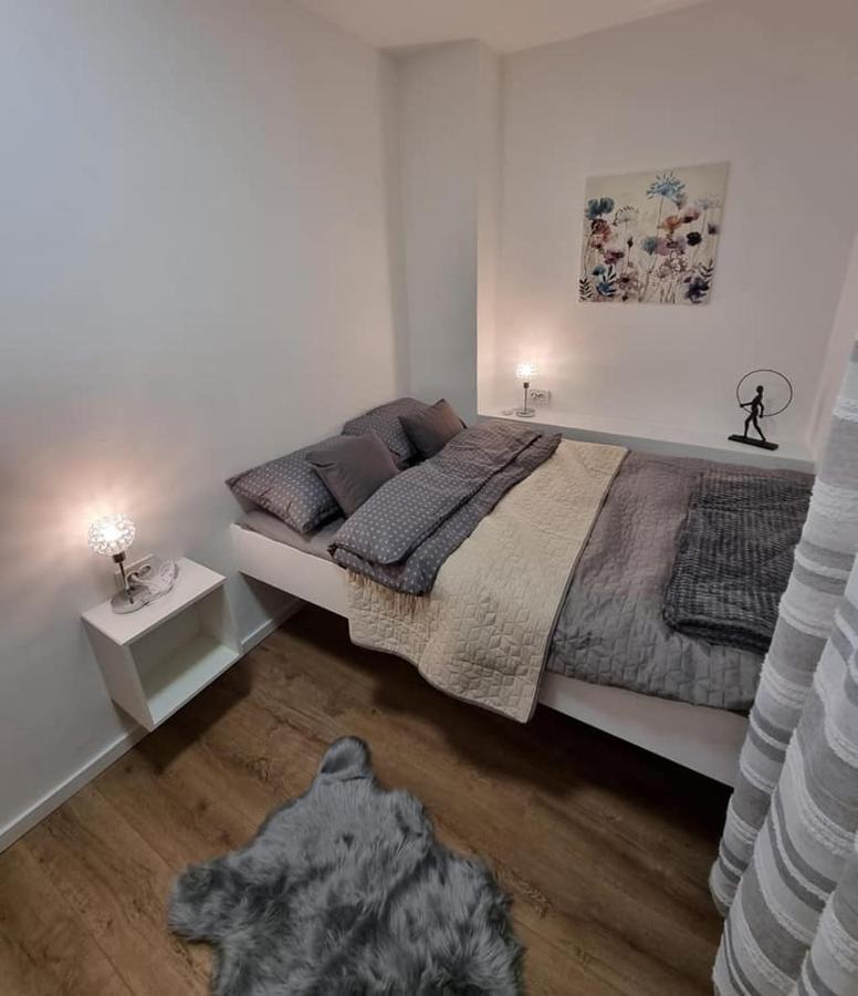 Apartman Simic Lägenhet Osijek Exteriör bild